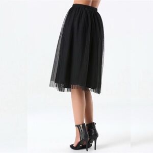 NWT Bebe Pleated Tulle Midi Skirt Black